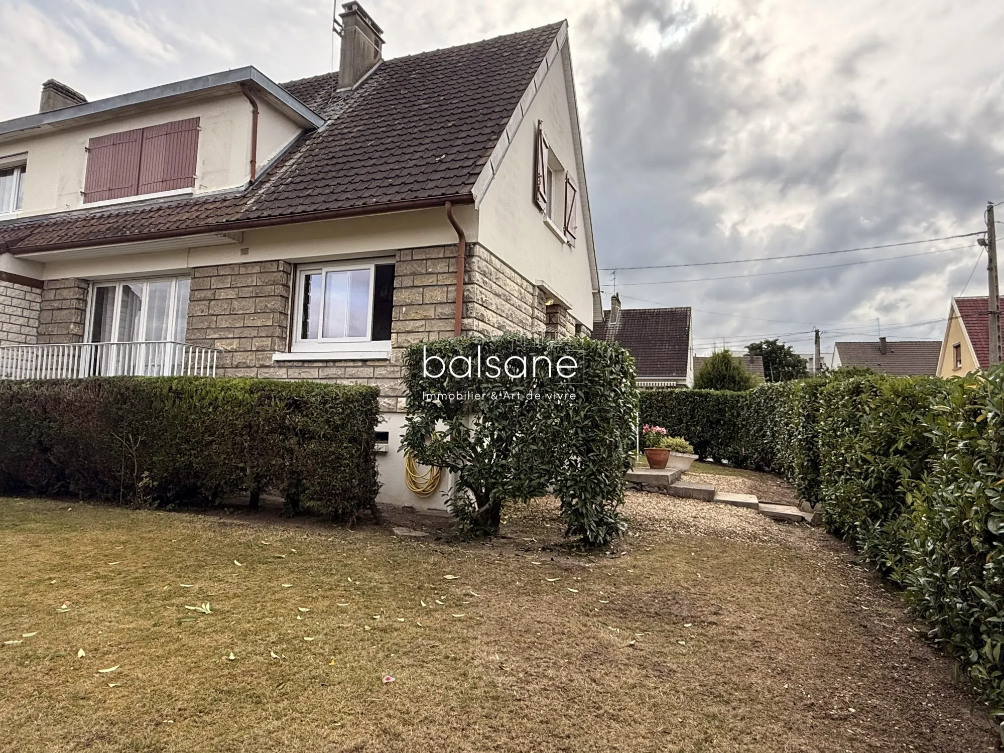 Maison familiale à vendre à Saint-Étienne-du-Rouvray - Calme, espace et potentiel 