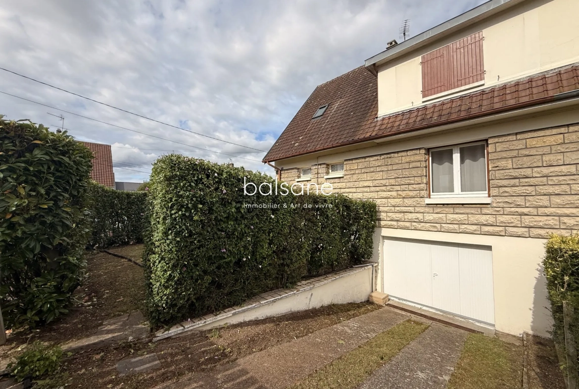 Maison familiale à vendre à Saint-Étienne-du-Rouvray - Calme, espace et potentiel 