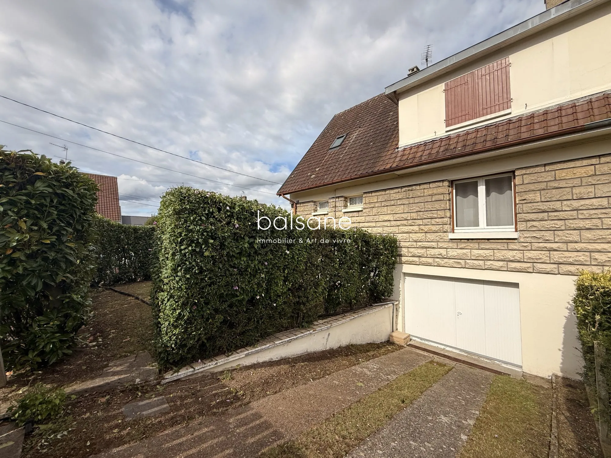 Maison familiale à vendre à Saint-Étienne-du-Rouvray - Calme, espace et potentiel 