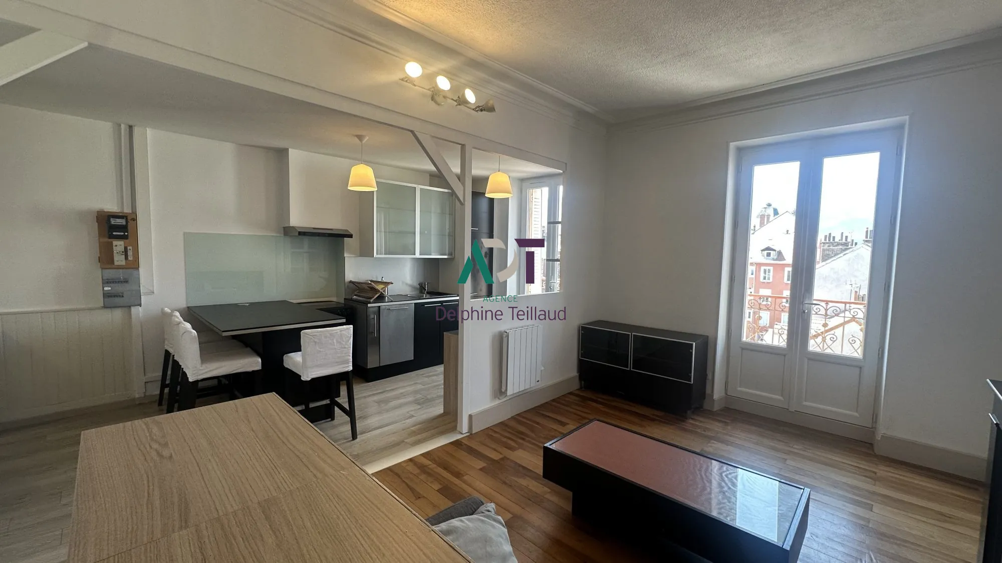 Appartement de 37m² à Grenoble avec balcon, vue ouest, vendu meublé 