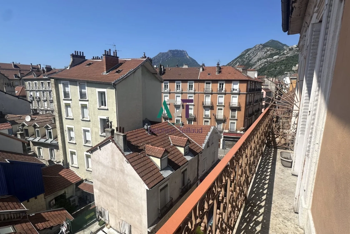 Appartement de 37m² à Grenoble avec balcon, vue ouest, vendu meublé 