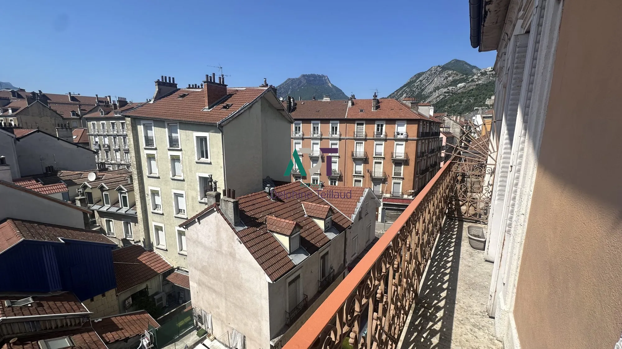 Appartement de 37m² à Grenoble avec balcon, vue ouest, vendu meublé 