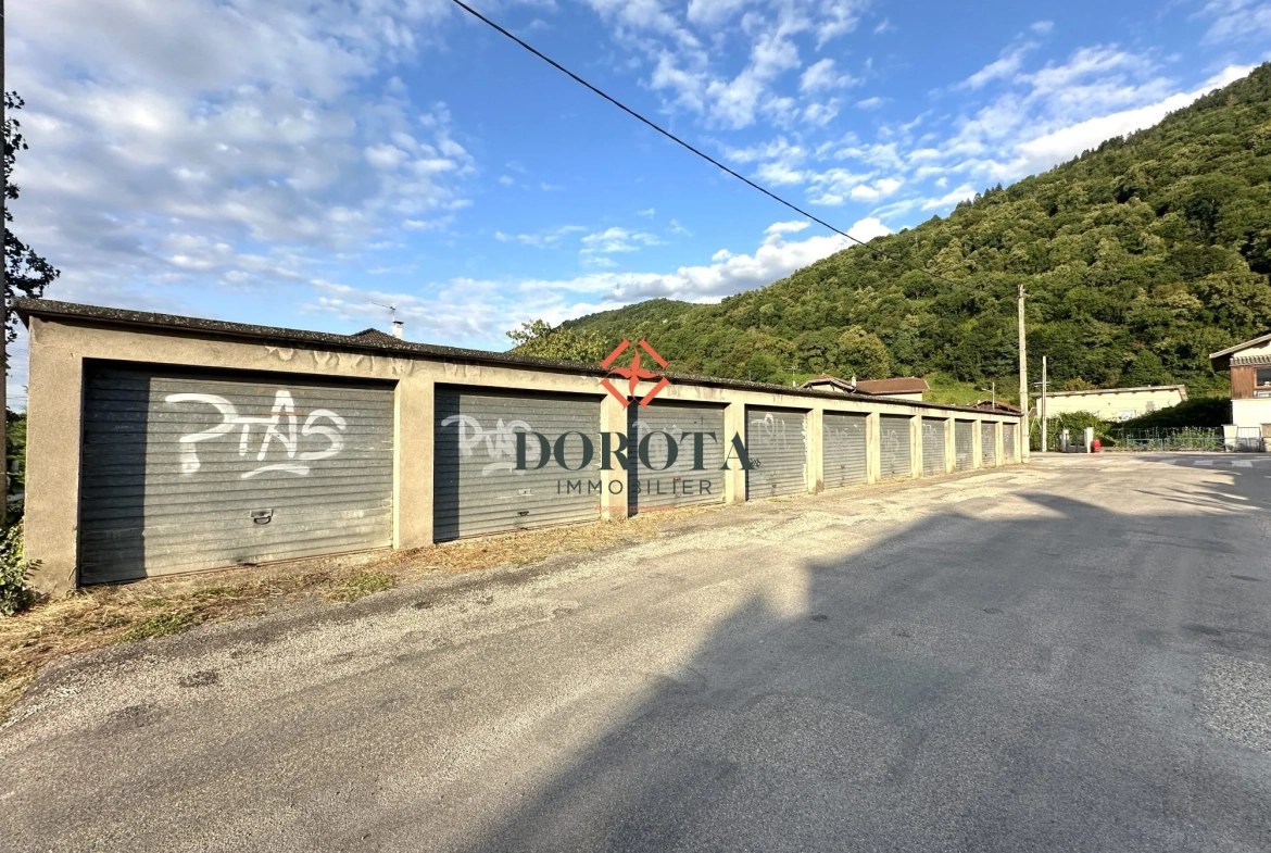 Garage à vendre de 14 m² à Villard-Bonnot - Parking sécurisé 