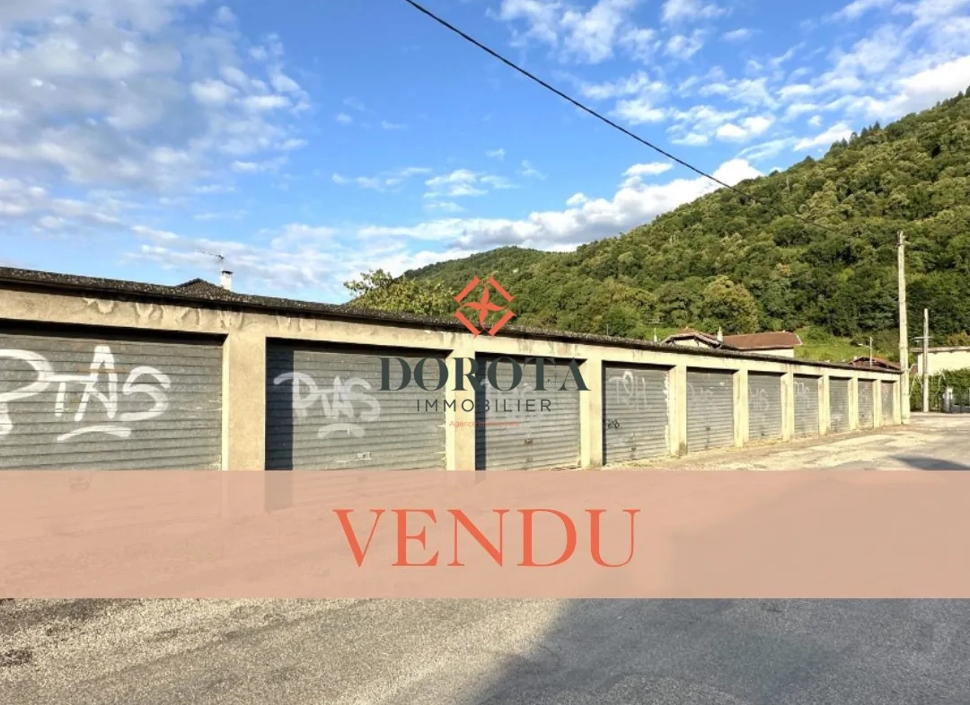 Garage à vendre de 14 m² à Villard-Bonnot - Parking sécurisé 