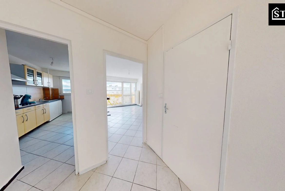 Spacieux appartement T3 rénové avec balcon à Montbéliard en vente 