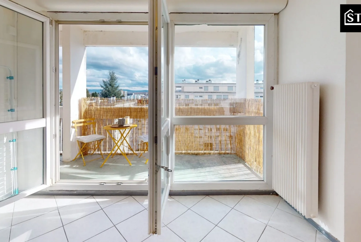 Spacieux appartement T3 rénové avec balcon à Montbéliard en vente 