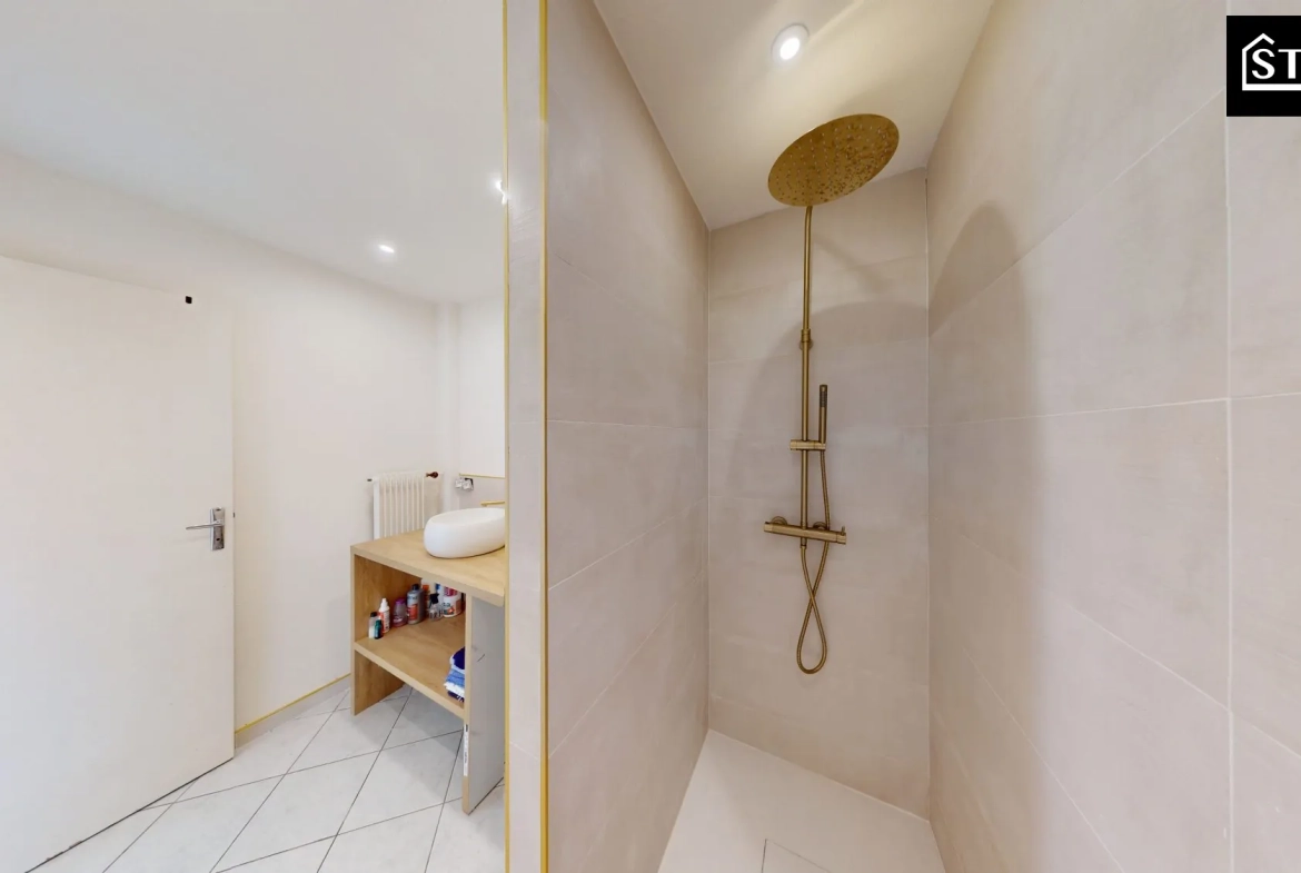 Spacieux appartement T3 rénové avec balcon à Montbéliard en vente 