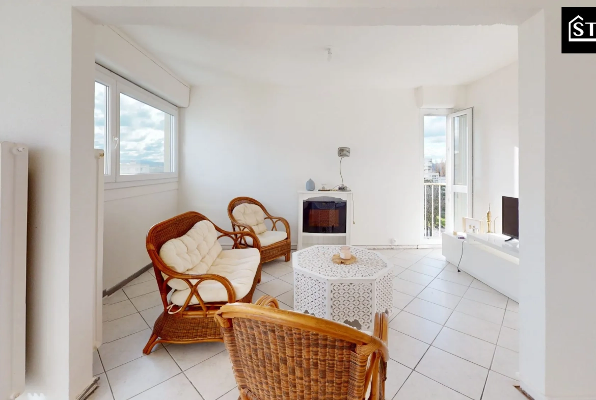 Spacieux appartement T3 rénové avec balcon à Montbéliard en vente 