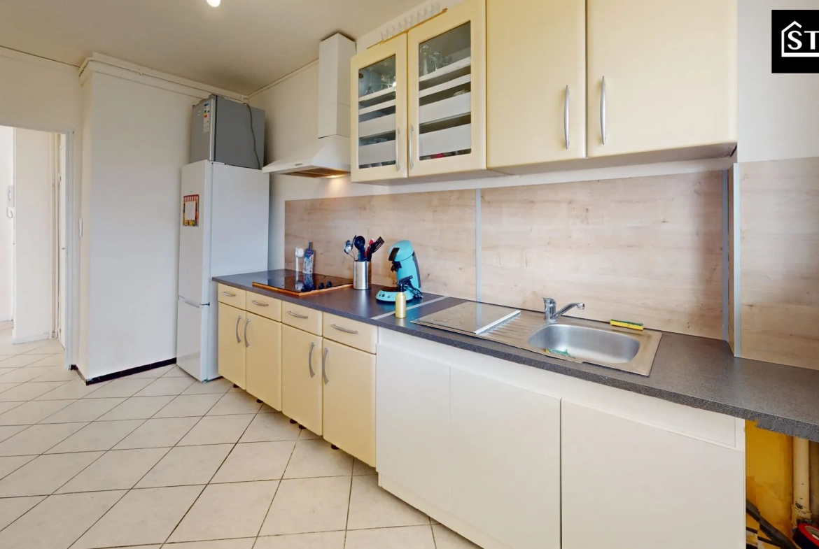 Spacieux appartement T3 rénové avec balcon à Montbéliard en vente 