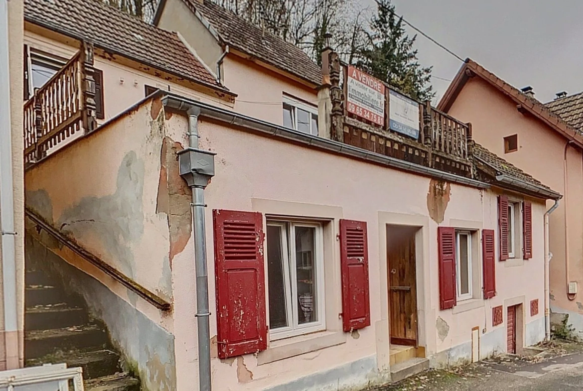 Ensemble immobilier avec deux maisons à Lièpvre dans un quartier calme 