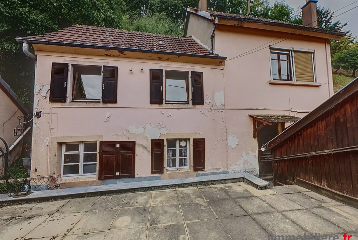 Ensemble immobilier avec deux maisons à Lièpvre dans un quartier calme 