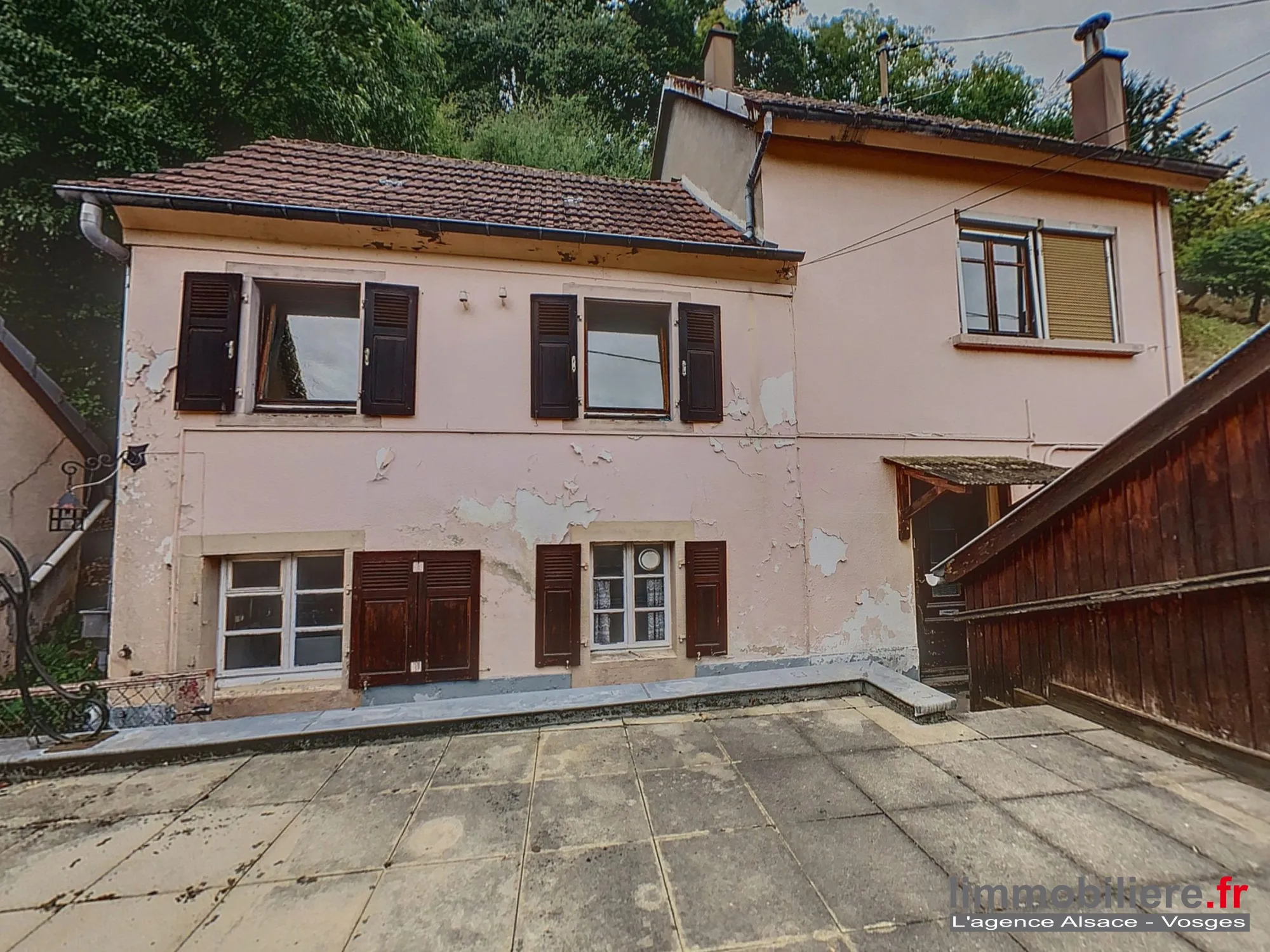 Ensemble immobilier avec deux maisons à Lièpvre dans un quartier calme 