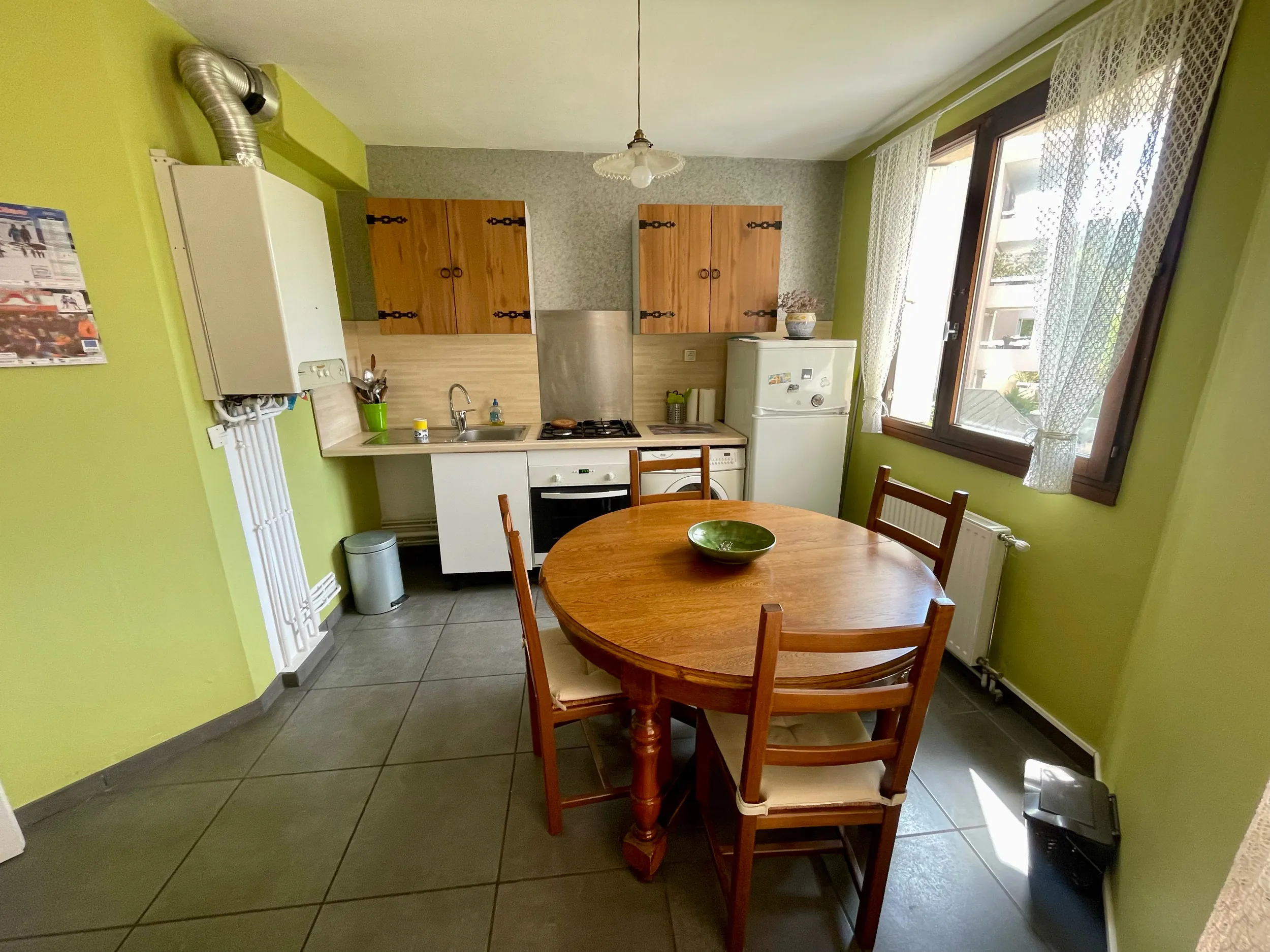 Appartement T4 à Échirolles avec balcon, cave et parking - Secteur Frange Verte / Village 