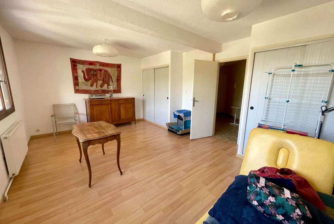 Appartement T4 à Échirolles avec balcon, cave et parking - Secteur Frange Verte / Village 