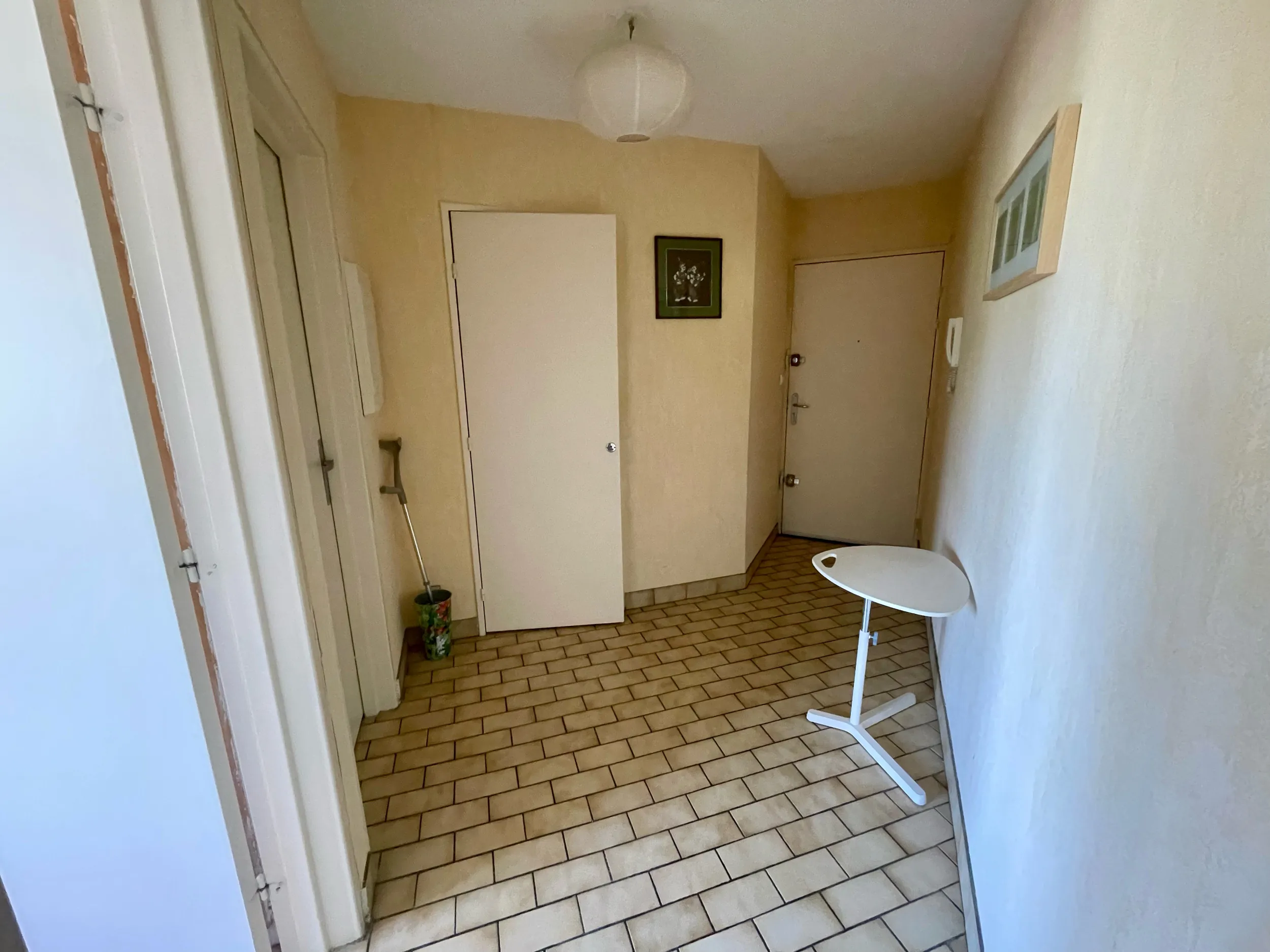 Appartement T4 à Échirolles avec balcon, cave et parking - Secteur Frange Verte / Village 