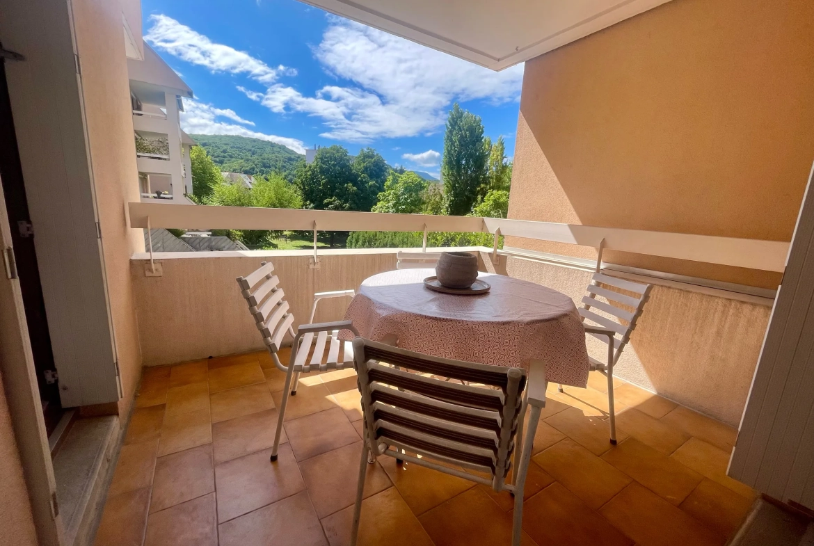 Appartement T4 à Échirolles avec balcon, cave et parking - Secteur Frange Verte / Village 