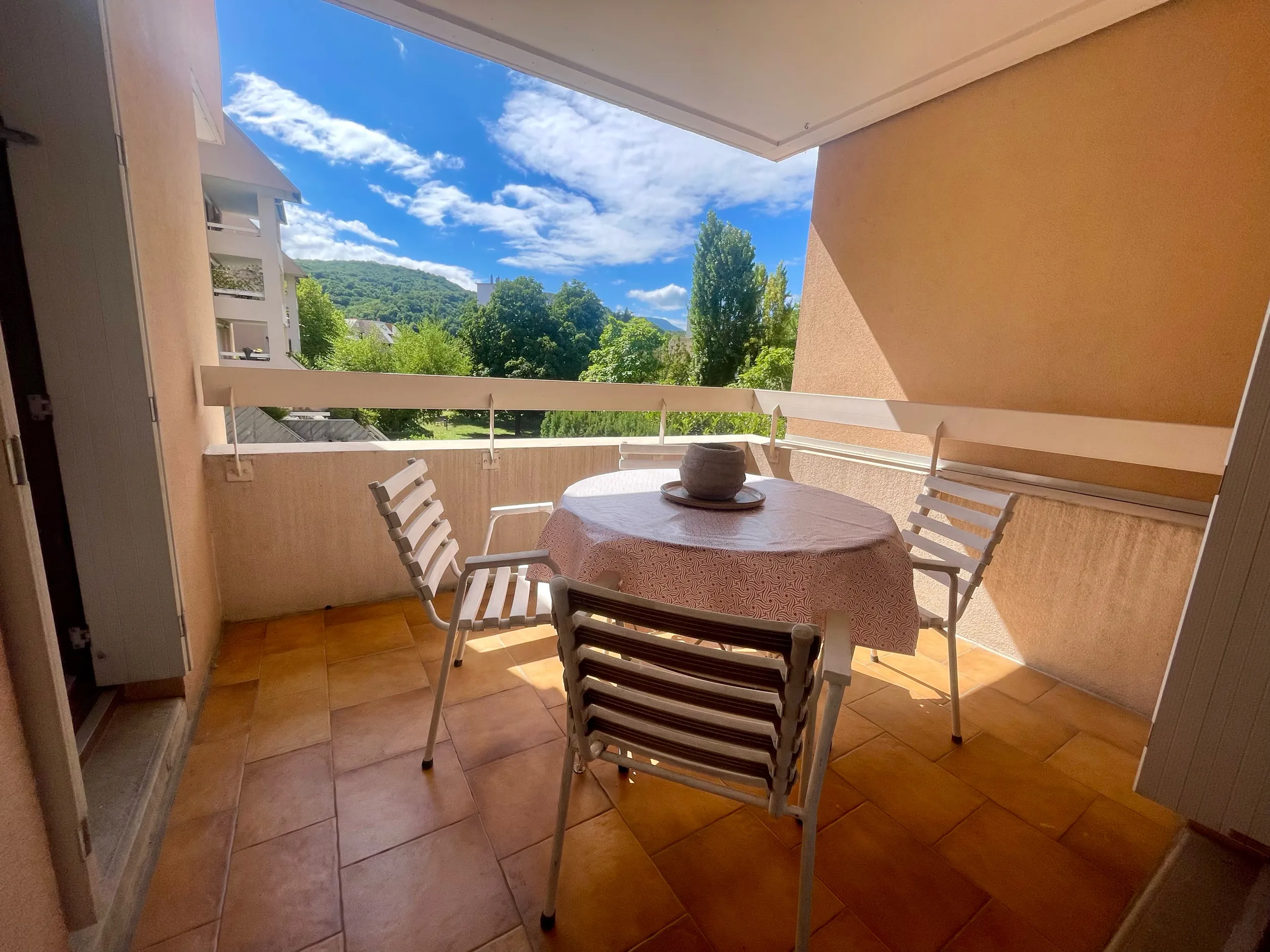 Appartement T4 à Échirolles avec balcon, cave et parking - Secteur Frange Verte / Village 
