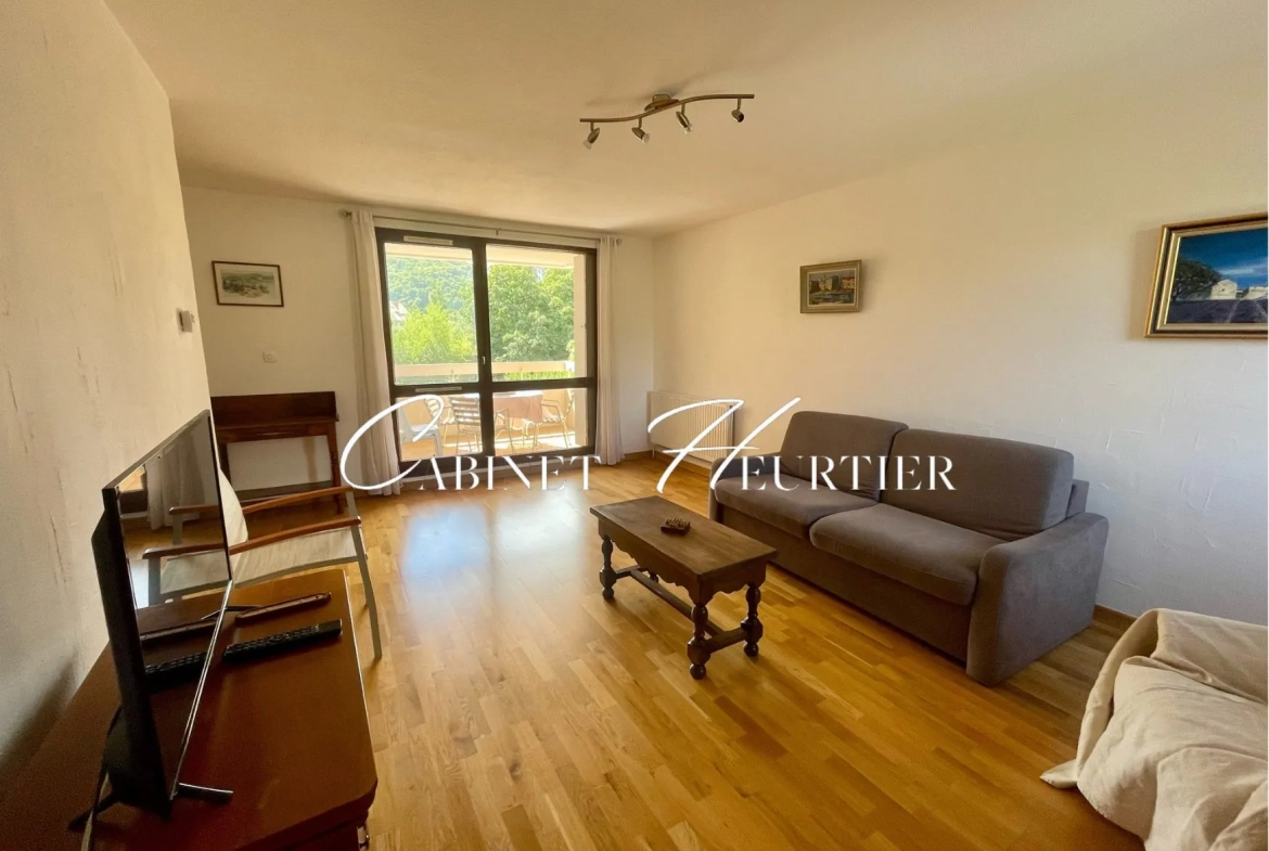 Appartement T4 à Échirolles avec balcon, cave et parking - Secteur Frange Verte / Village 