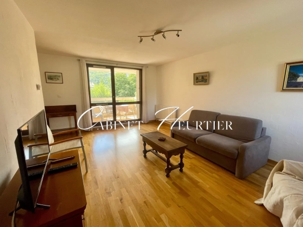 Appartement T4 à Échirolles avec balcon, cave et parking - Secteur Frange Verte / Village