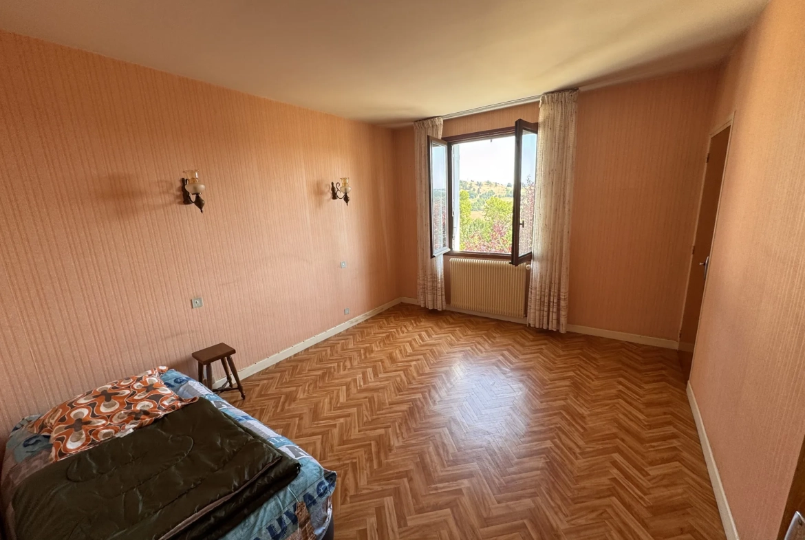 Maison lumineuse de 4 chambres à Saint-Flour proche commodités 