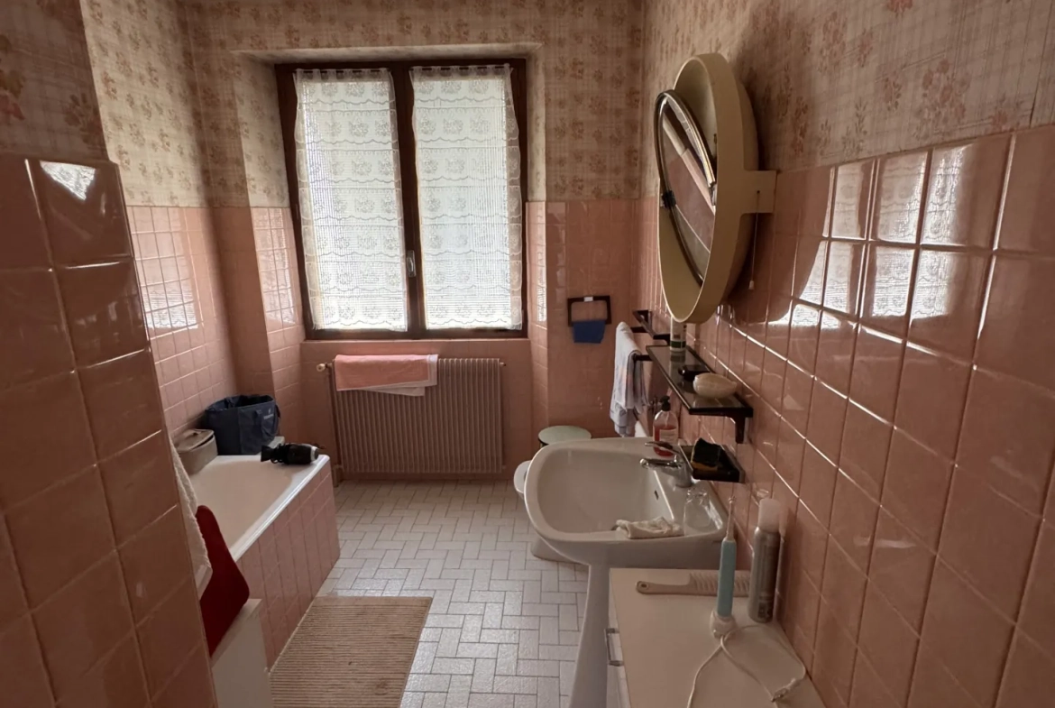 Maison lumineuse de 4 chambres à Saint-Flour proche commodités 