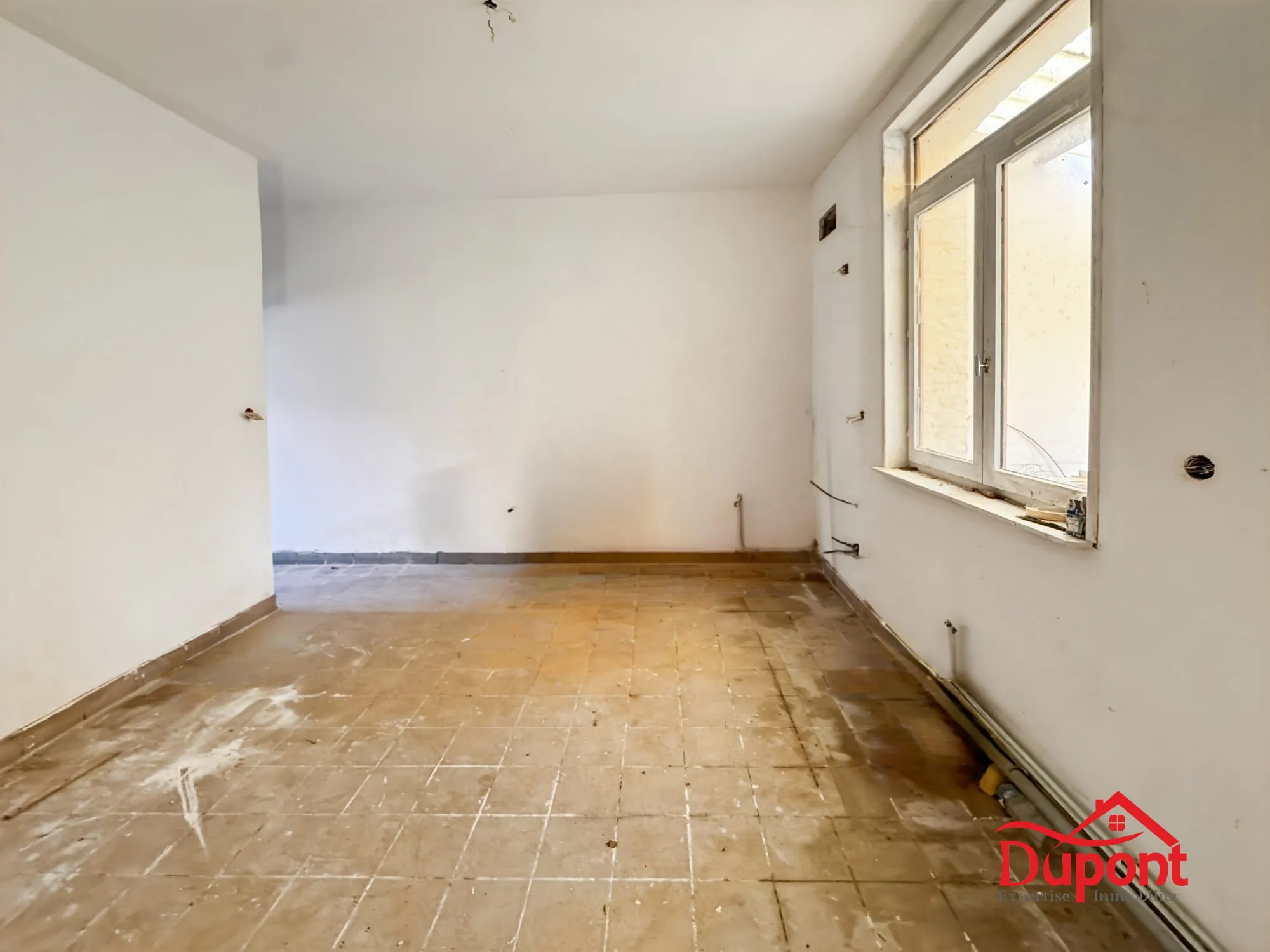 Maison à Rénover de 62 m² à Cambrai avec Cave et Petit Extérieur 