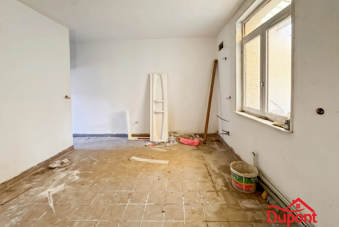 Maison à Rénover de 62 m² à Cambrai avec Cave et Petit Extérieur 