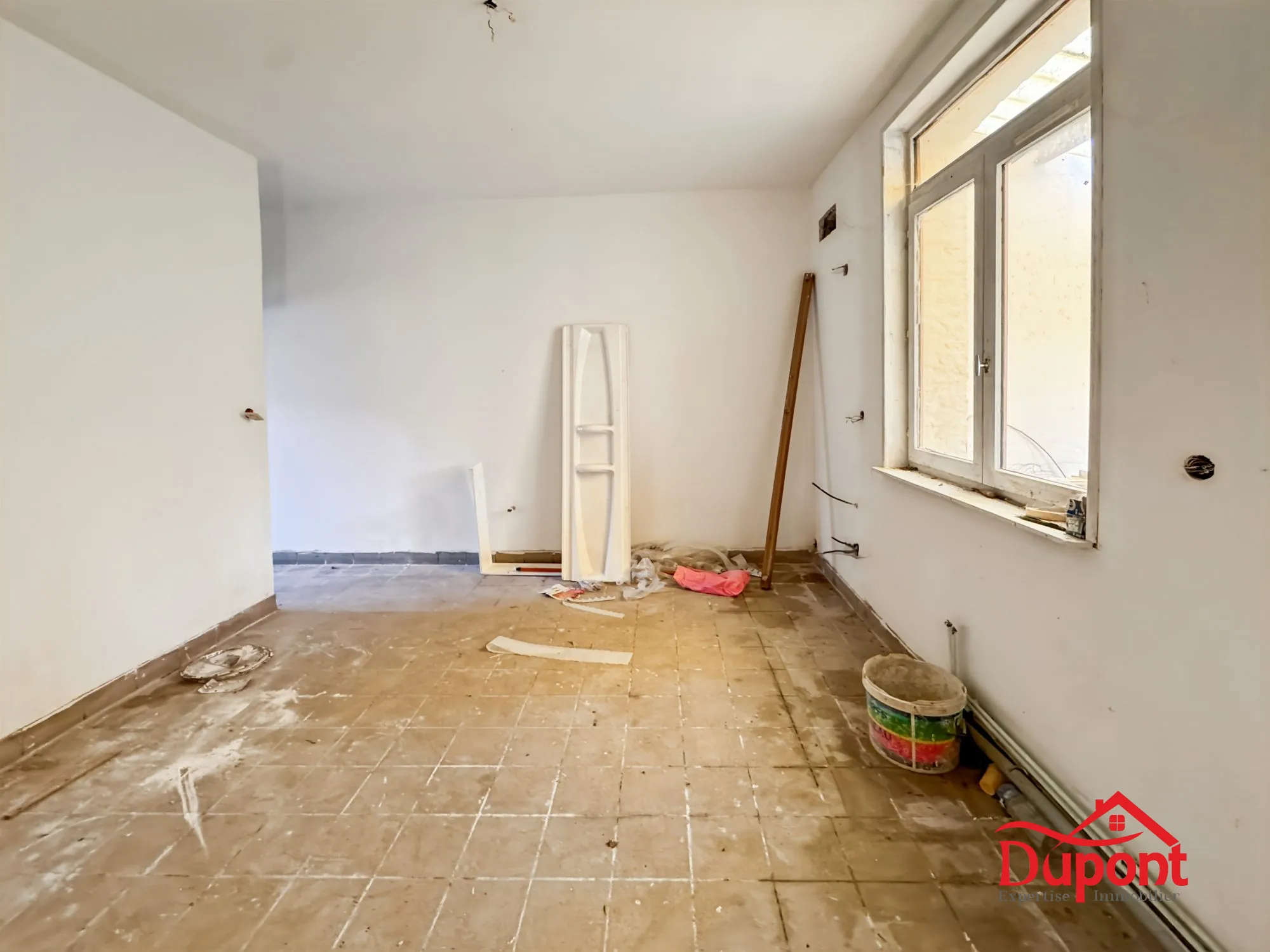 Maison à Rénover de 62 m² à Cambrai avec Cave et Petit Extérieur 