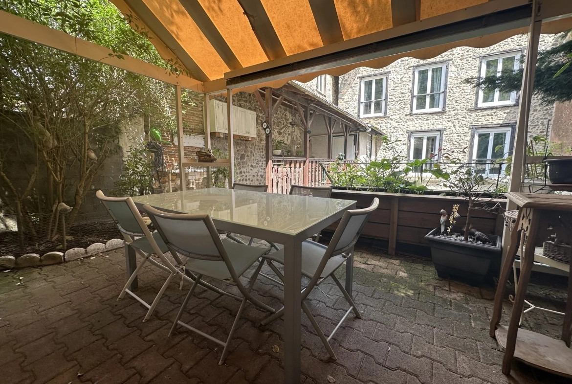 Maison de village de 125 m² avec jardin et terrasse à Beaujeu 
