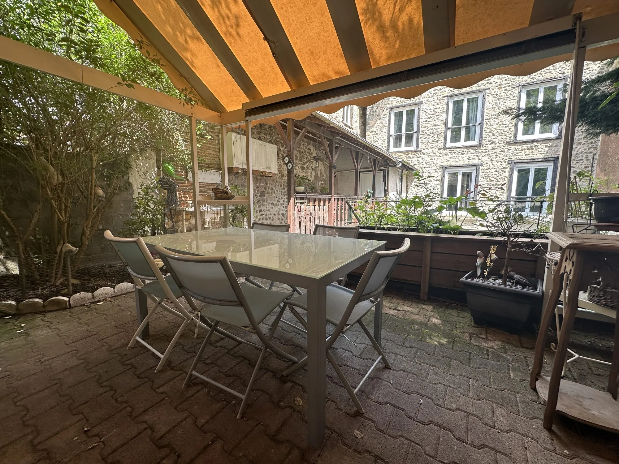 Maison de village de 125 m² avec jardin et terrasse à Beaujeu 