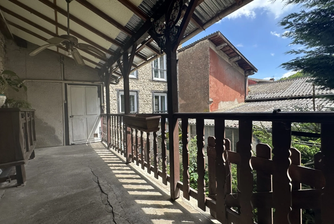 Maison de village de 125 m² avec jardin et terrasse à Beaujeu 