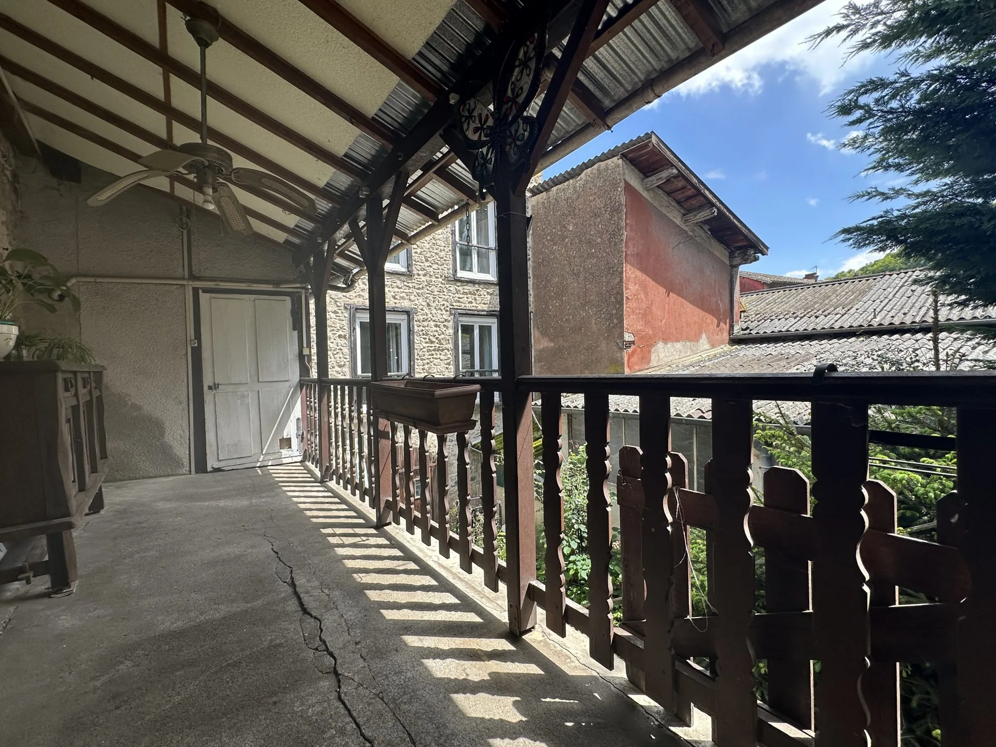 Maison de village de 125 m² avec jardin et terrasse à Beaujeu 