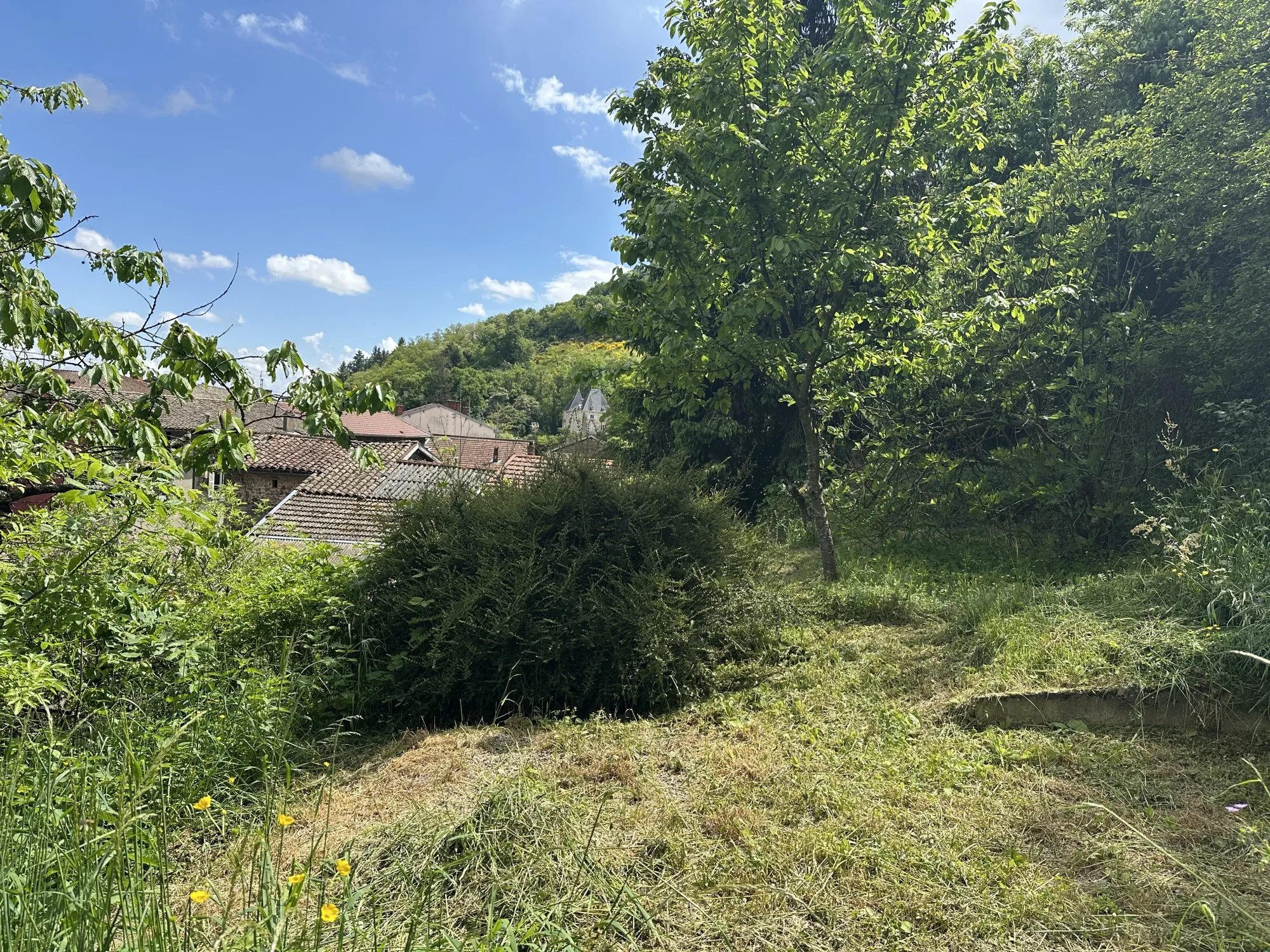 Maison de village de 125 m² avec jardin et terrasse à Beaujeu 