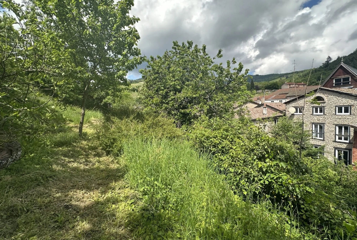 Maison de village de 125 m² avec jardin et terrasse à Beaujeu 