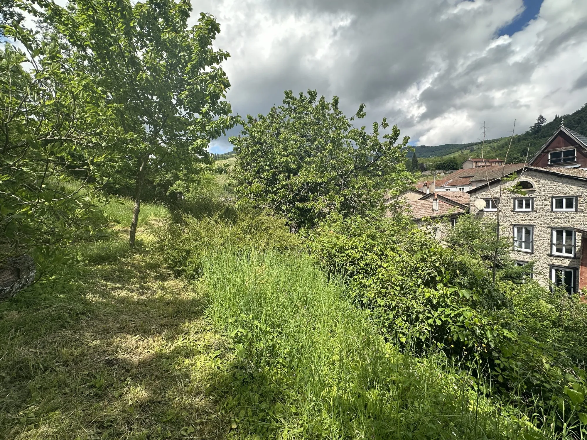 Maison de village de 125 m² avec jardin et terrasse à Beaujeu 