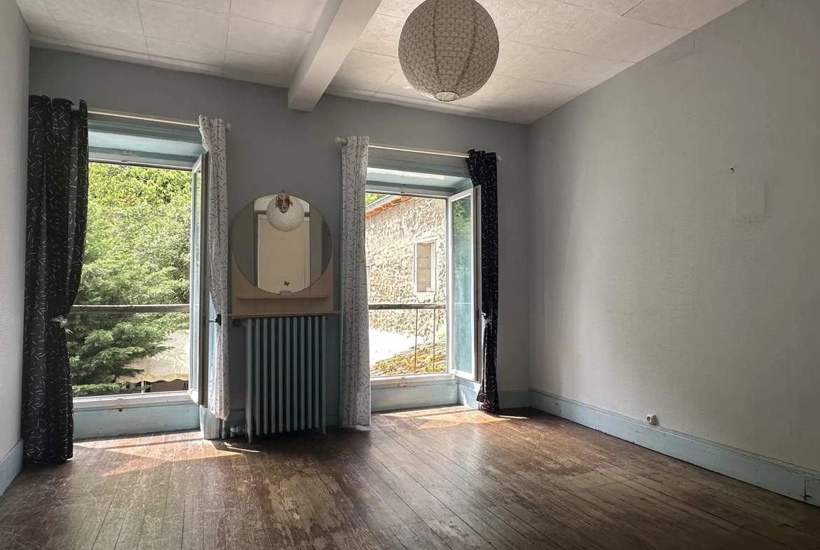 Maison de village de 125 m² avec jardin et terrasse à Beaujeu 
