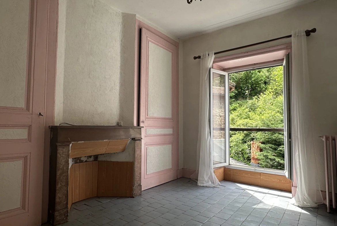 Maison de village de 125 m² avec jardin et terrasse à Beaujeu 