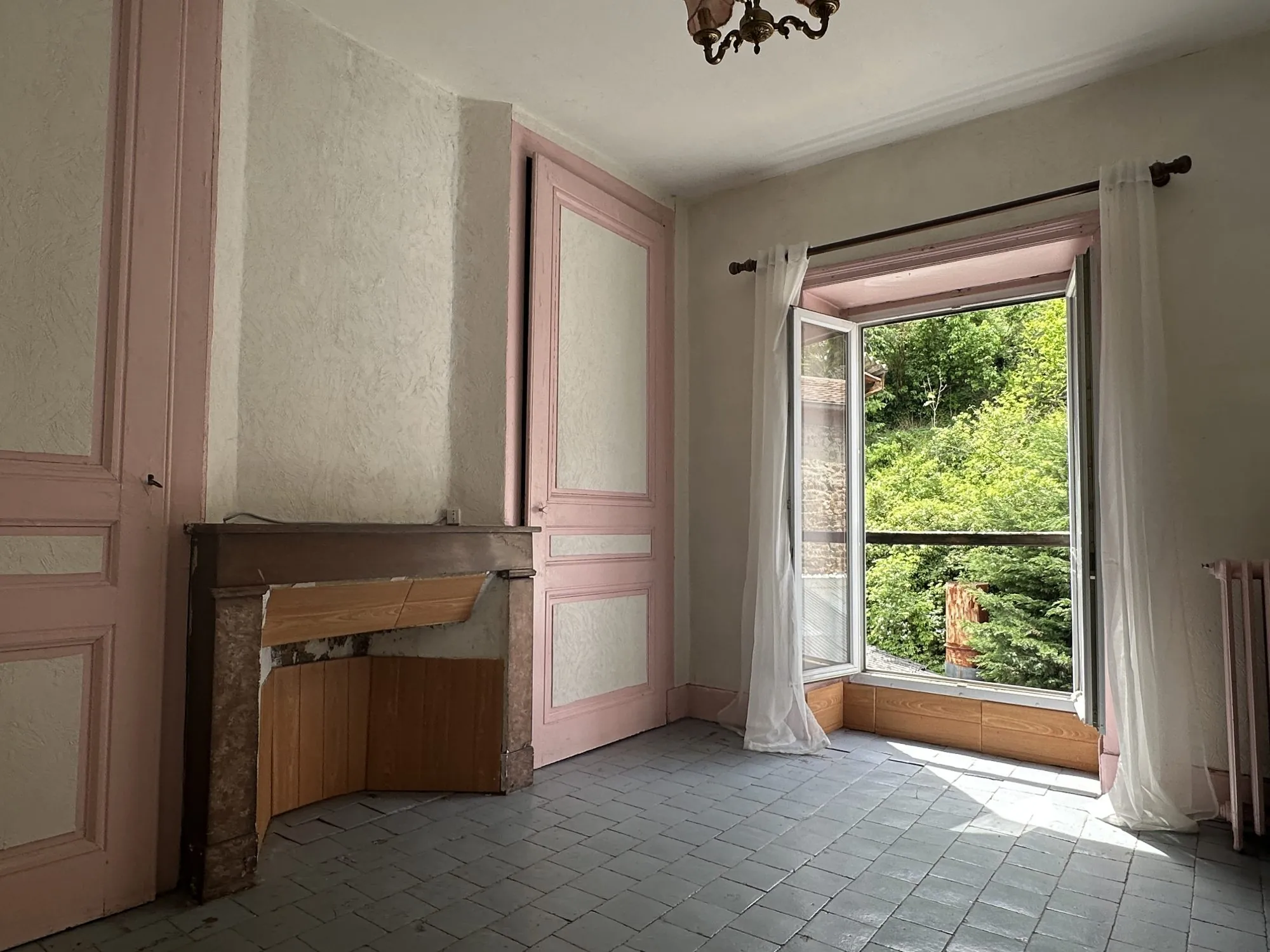 Maison de village de 125 m² avec jardin et terrasse à Beaujeu 