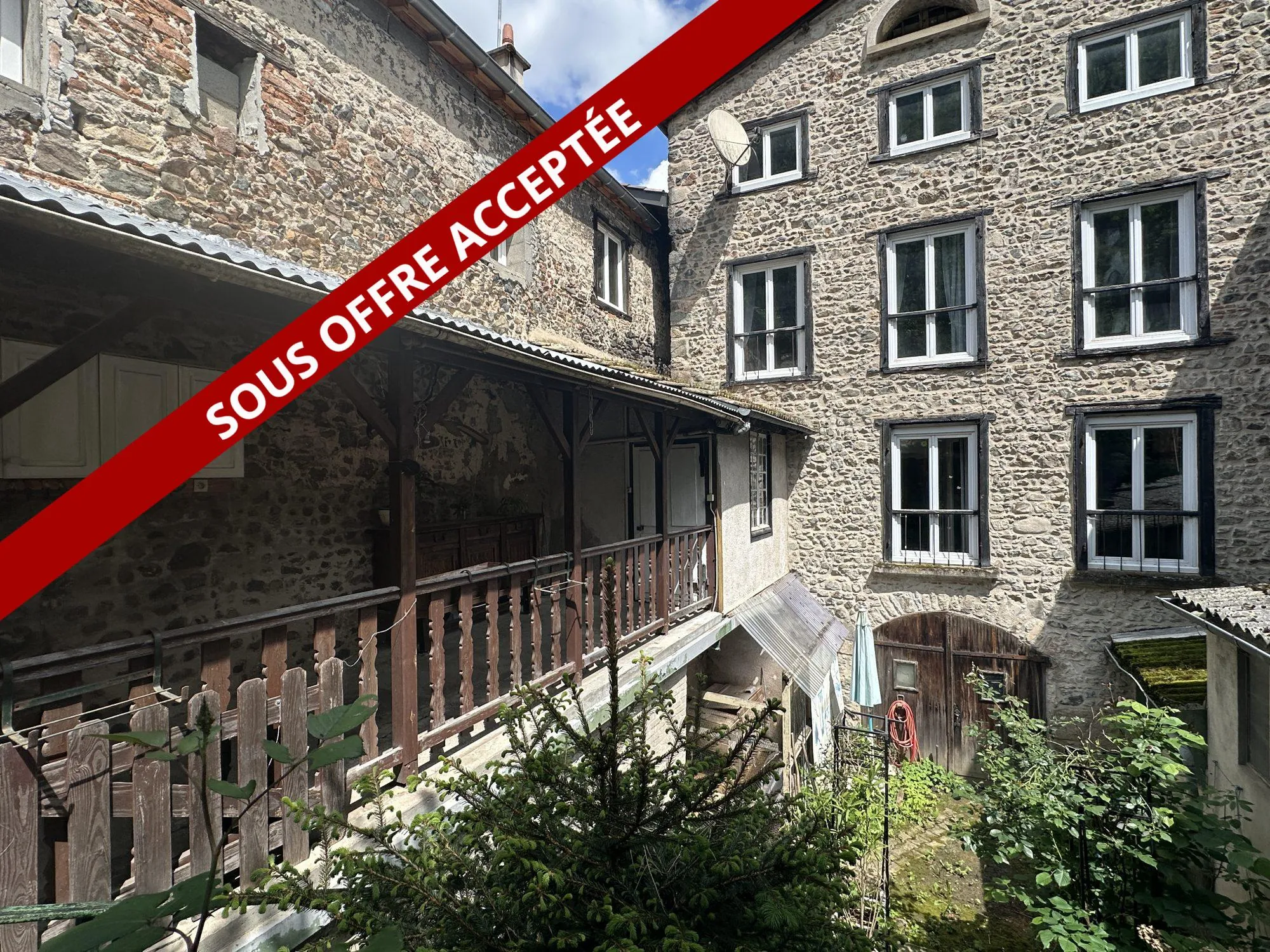 Maison de village de 125 m² avec jardin et terrasse à Beaujeu 