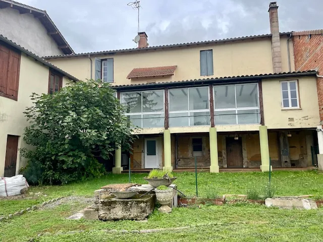 Grande maison de ville avec jardin à Samatan de 180 m2 à rénover 