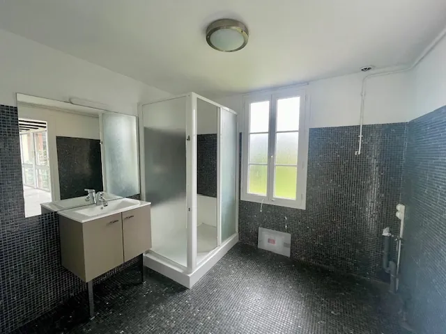 Grande maison de ville avec jardin à Samatan de 180 m2 à rénover 