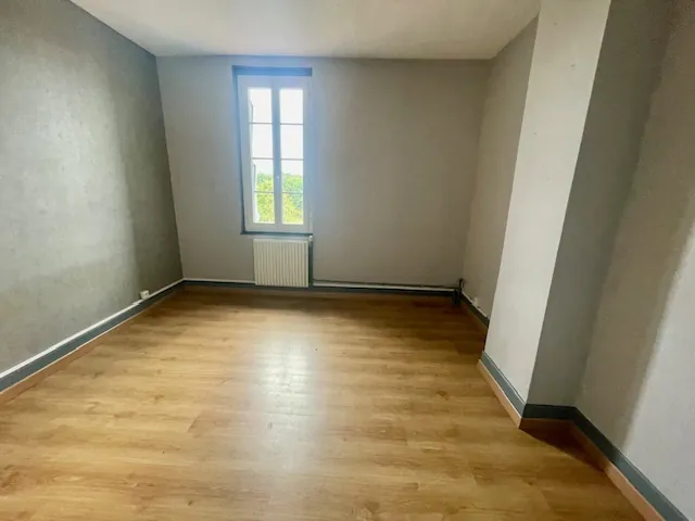 Grande maison de ville avec jardin à Samatan de 180 m2 à rénover 