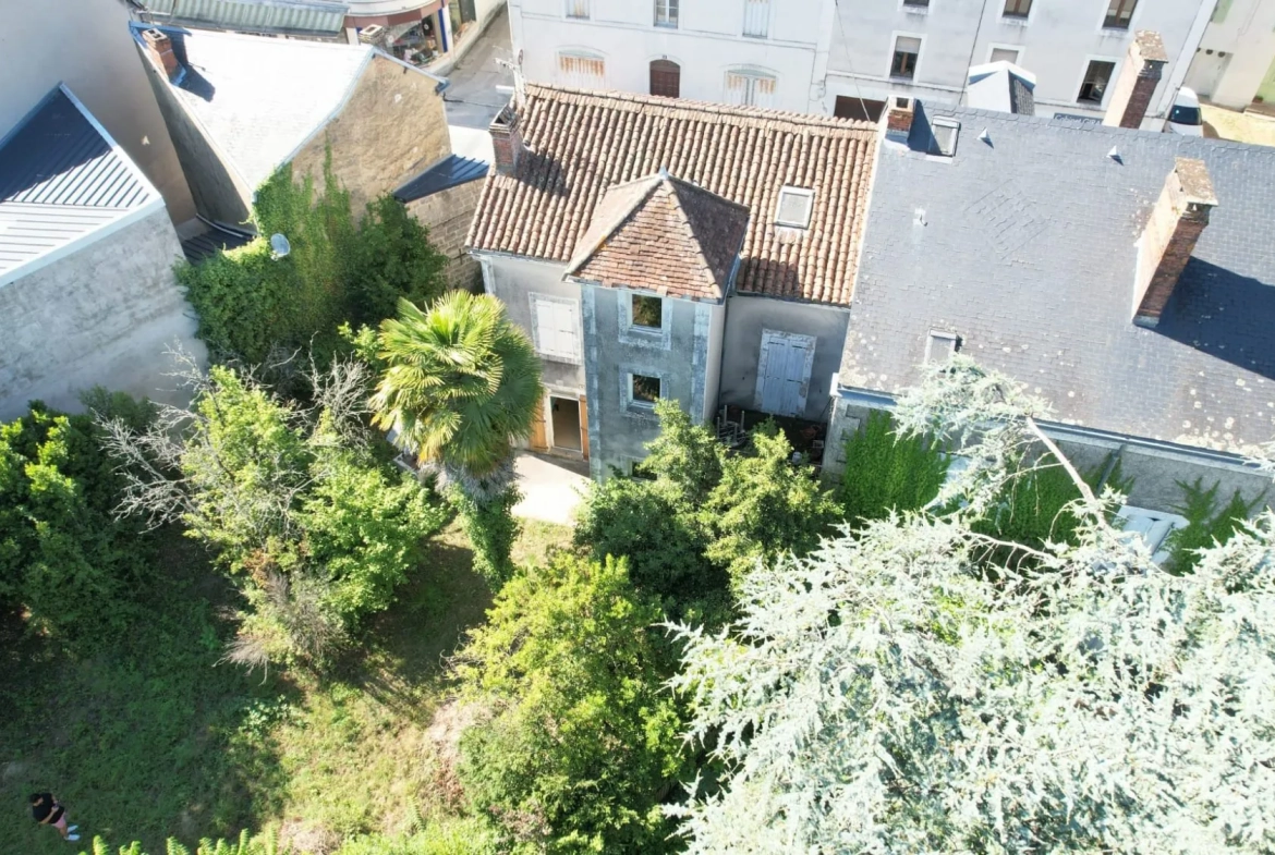 Achat maison indépendante avec appartement à Thiviers centre-ville 
