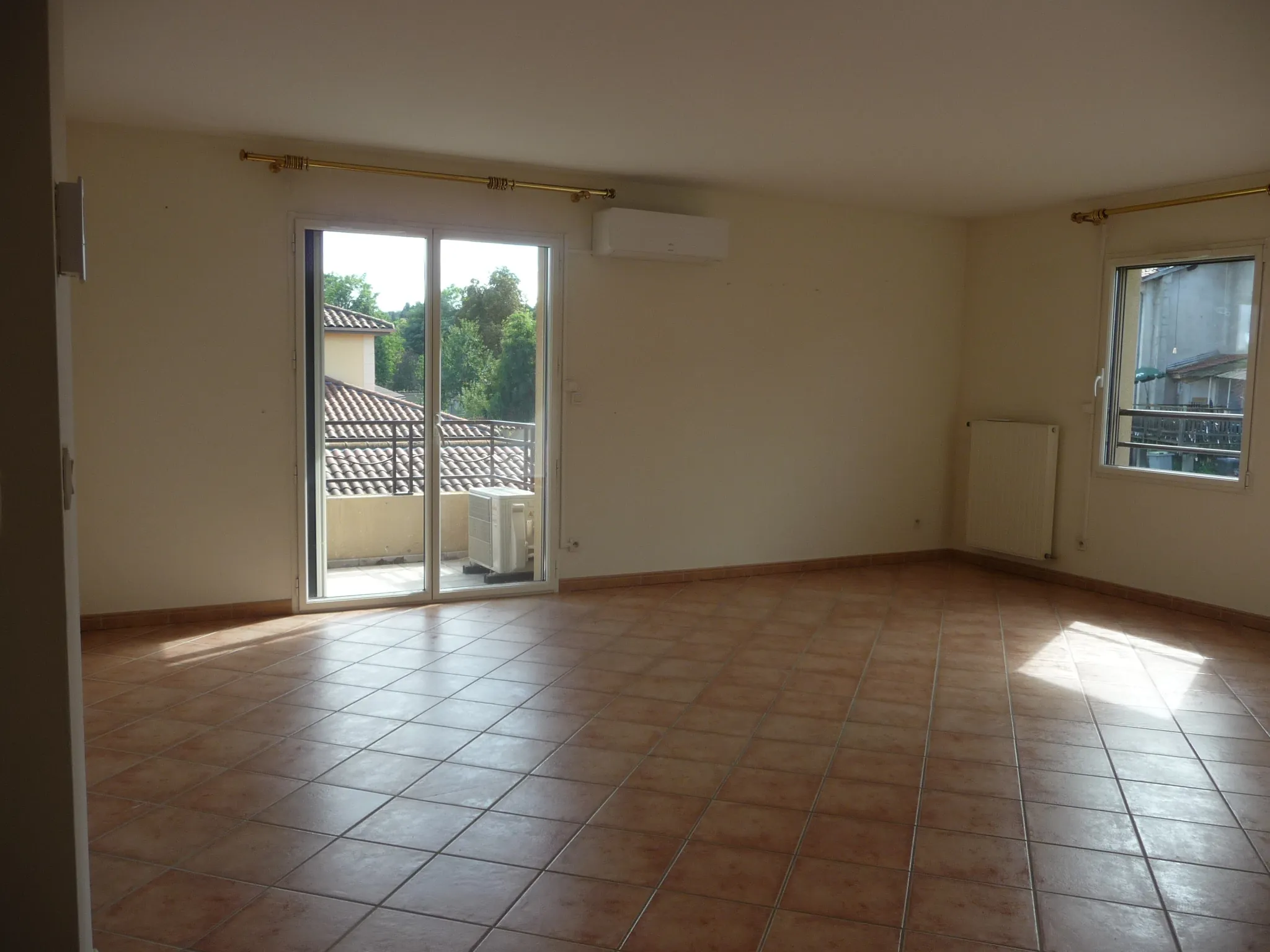 Appartement lumineux de 87 m² à Montbrison Moingt avec balcon et garage potentiel 