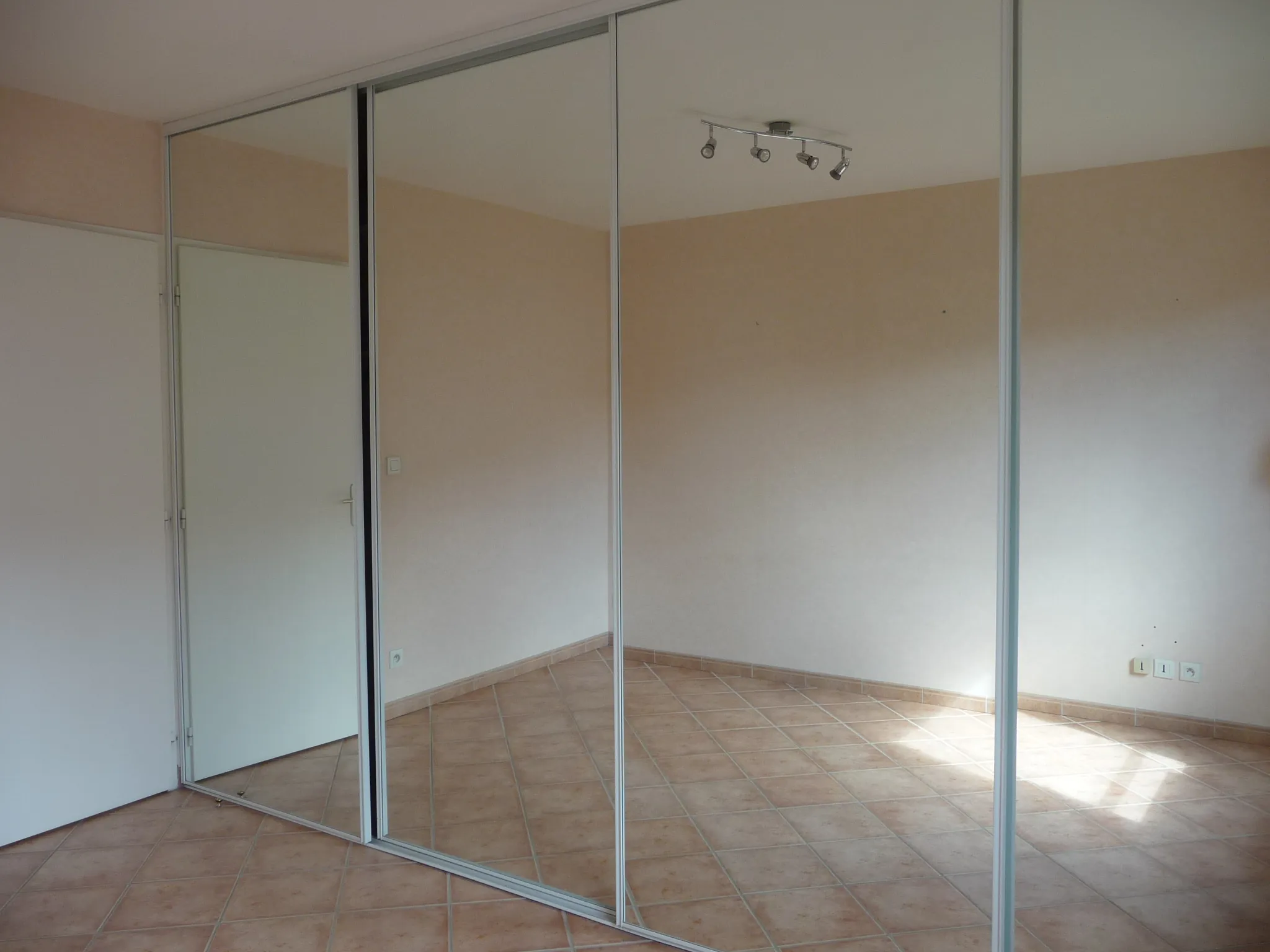 Appartement lumineux de 87 m² à Montbrison Moingt avec balcon et garage potentiel 