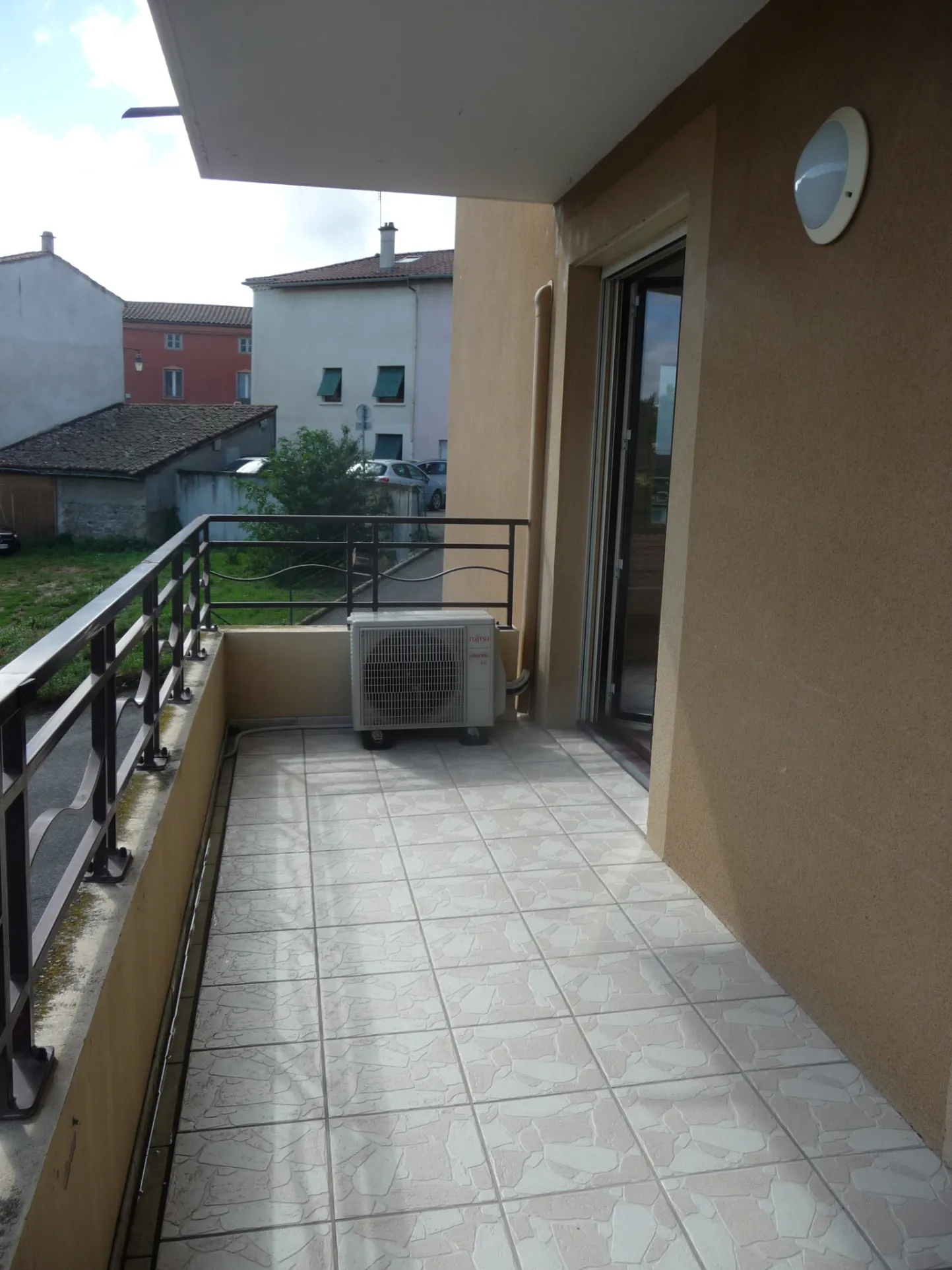 Appartement lumineux de 87 m² à Montbrison Moingt avec balcon et garage potentiel 