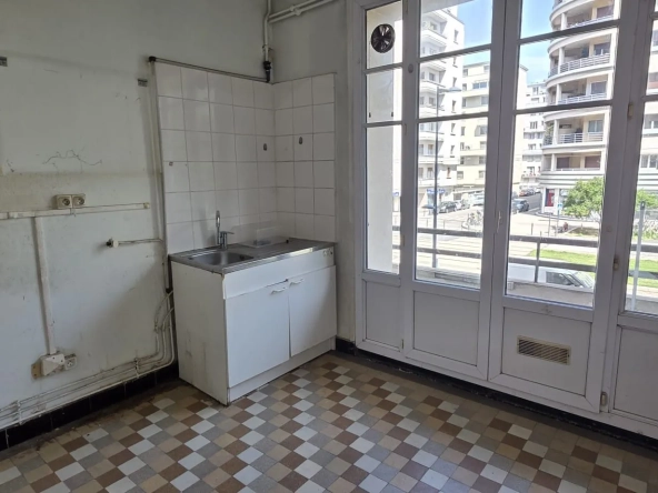 Appartement T1 à vendre à Grenoble centre avec cave, garage et potentiel de rénovation