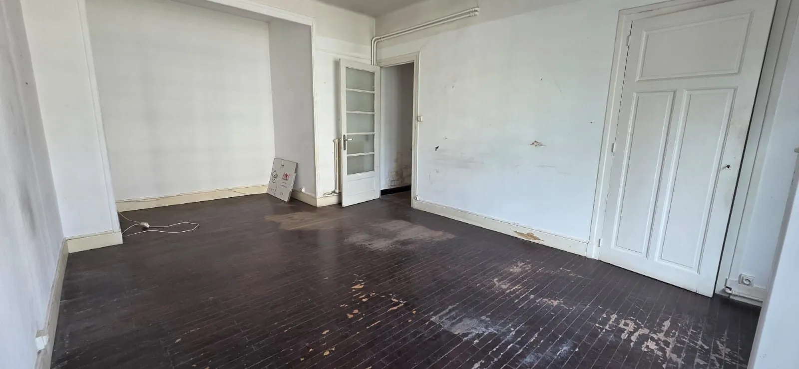 Appartement T1 à vendre à Grenoble centre avec cave, garage et potentiel de rénovation 