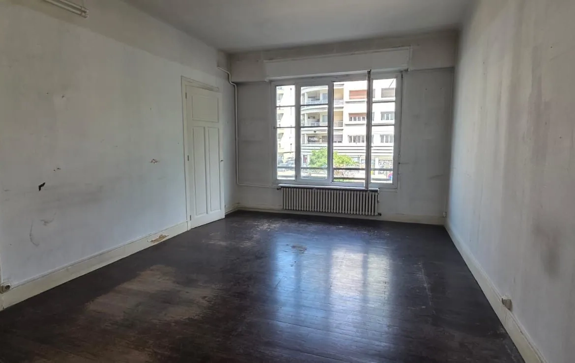 Appartement T1 à vendre à Grenoble centre avec cave, garage et potentiel de rénovation 
