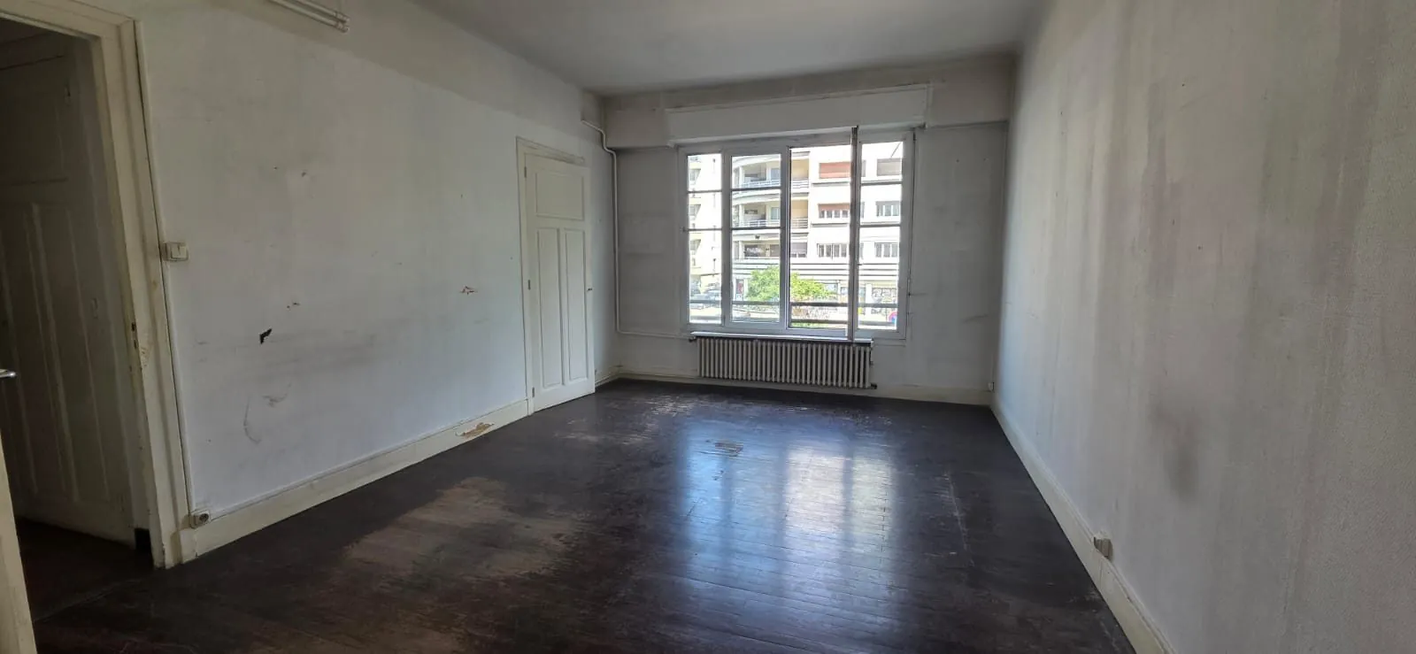 Appartement T1 à vendre à Grenoble centre avec cave, garage et potentiel de rénovation 